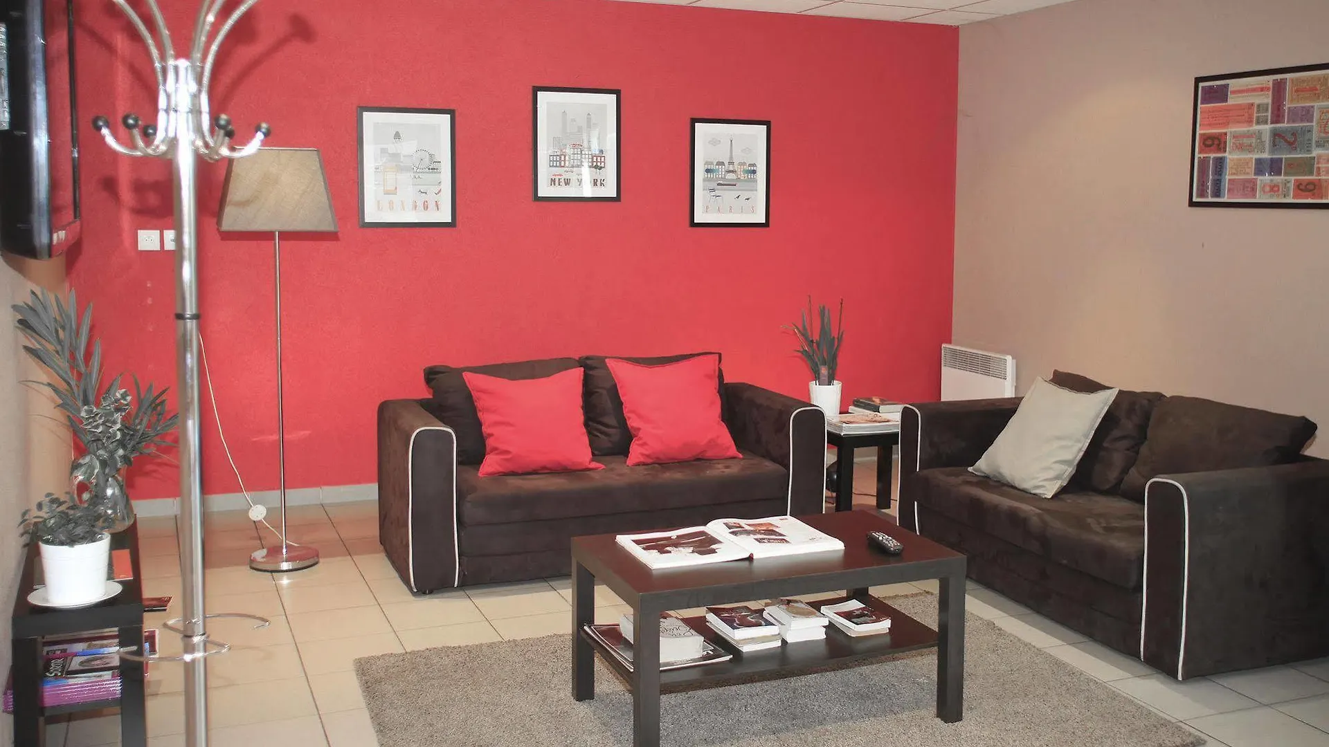 Comfort Aparthotel Aix Le Tholonet 3*,