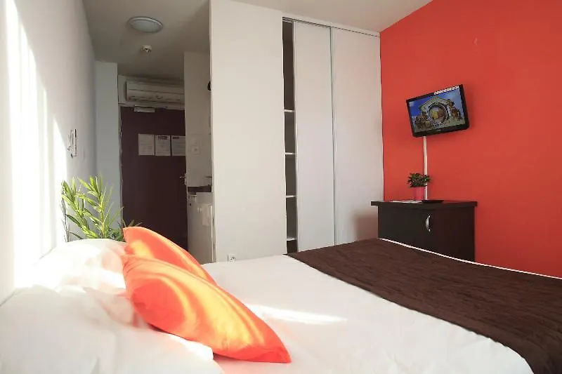 Comfort Aparthotel Aix Le Tholonet 3*,  France